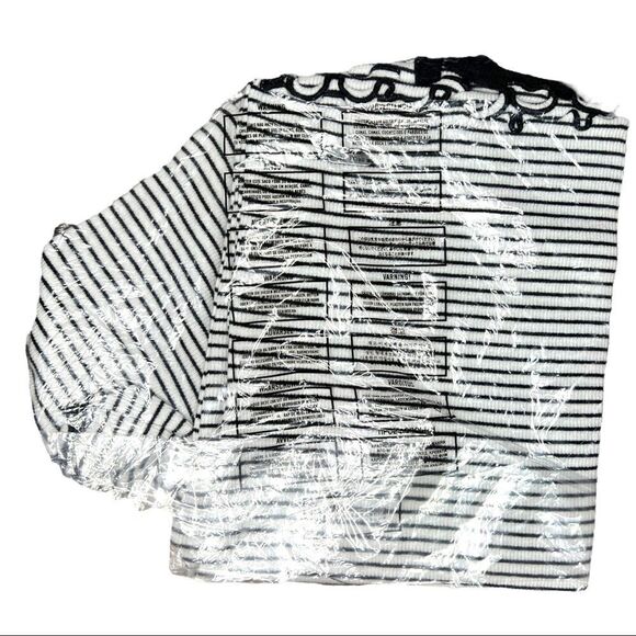 Hollister Must Have Baby Tee in Black and White - Picture 3 of 4